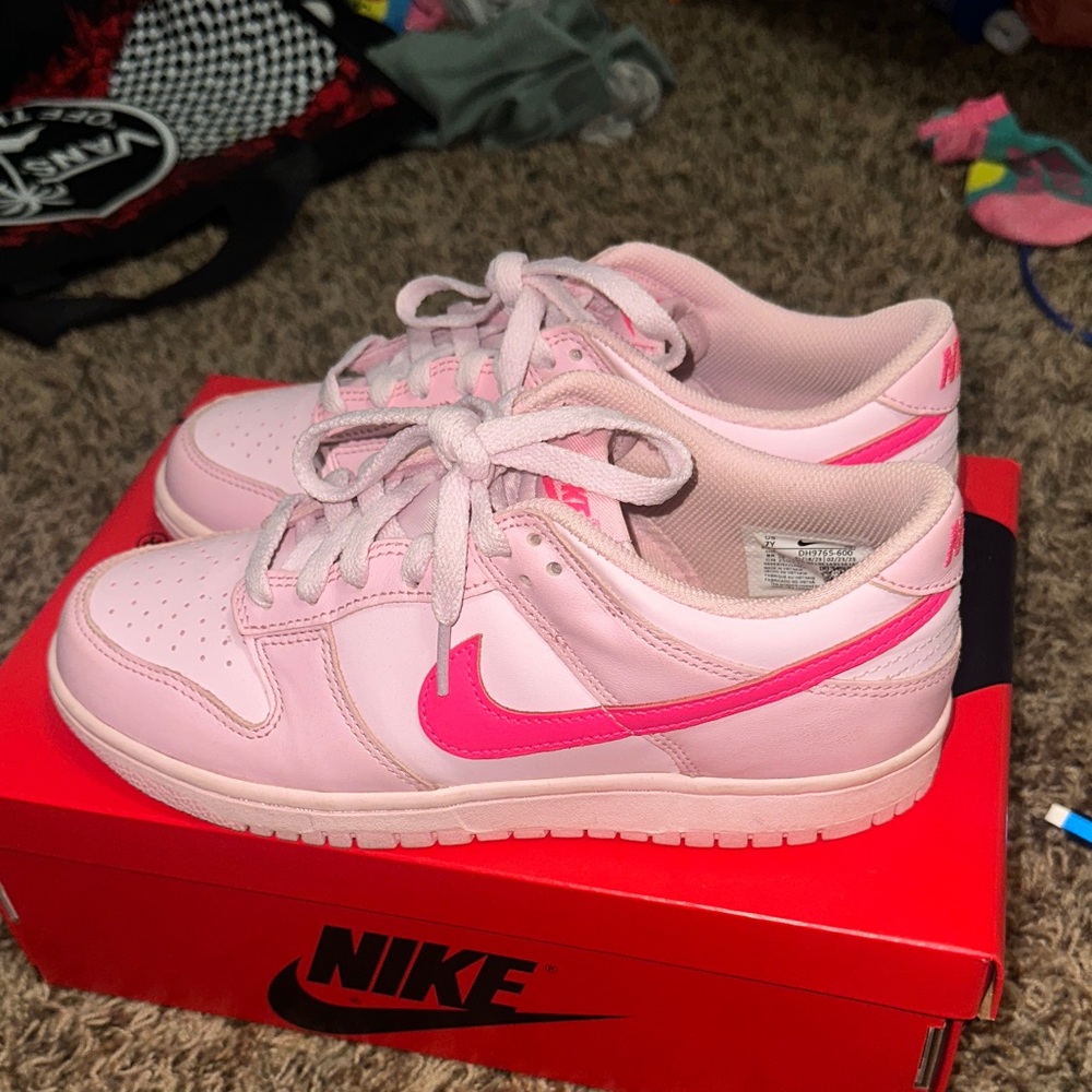 Nike triple pink dunks low
